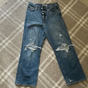 Size 28  LEVI ribcage destroyed jeans